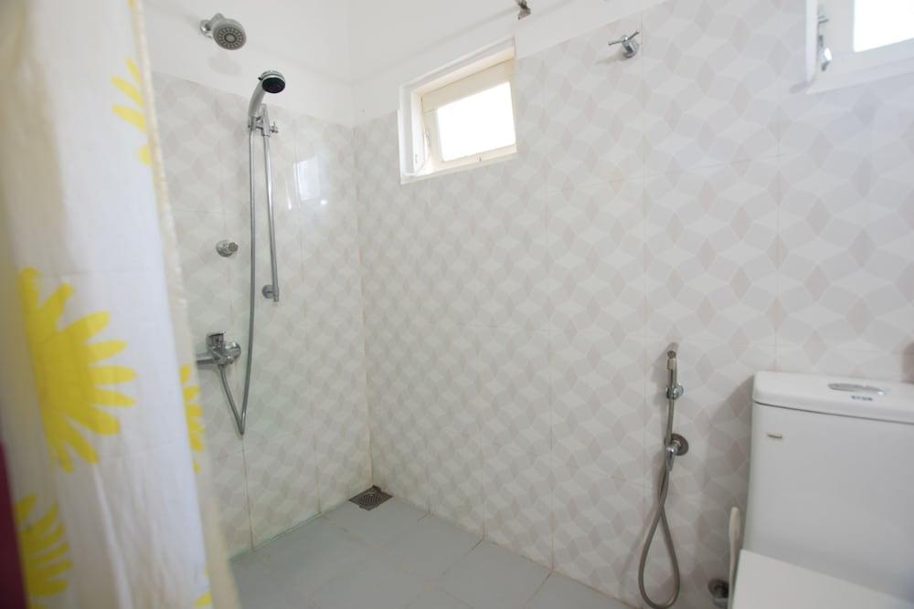 Oyo 347 Hotel Empryean Katunayaka Exteriör bild