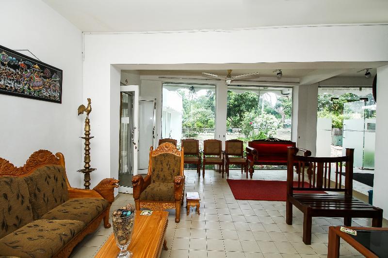 Oyo 347 Hotel Empryean Katunayaka Exteriör bild