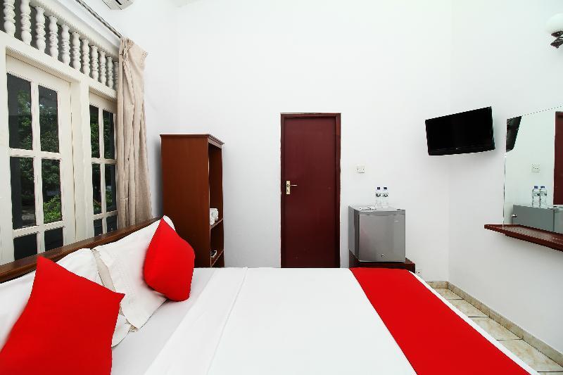 Oyo 347 Hotel Empryean Katunayaka Exteriör bild