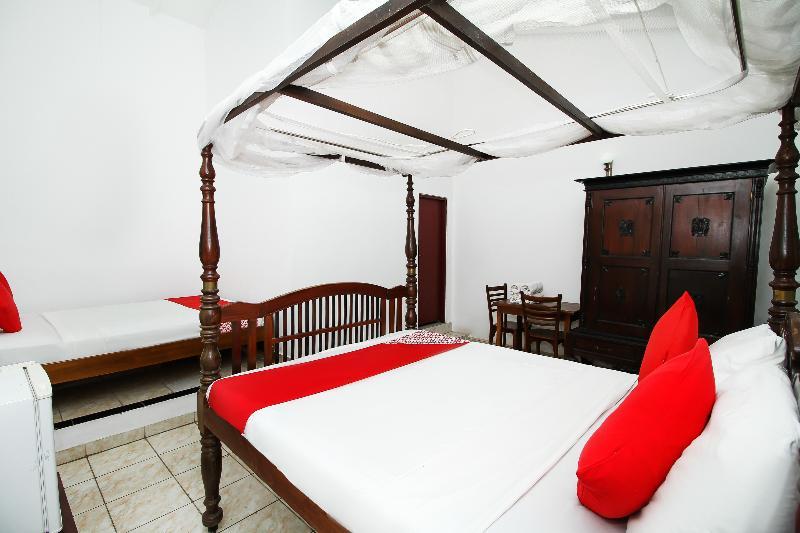 Oyo 347 Hotel Empryean Katunayaka Exteriör bild